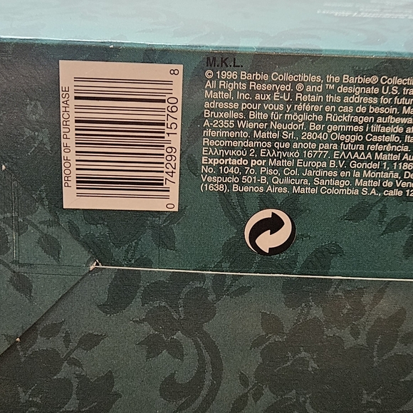 Holiday Collection Porcelain Holiday Caroler - Picture 2 of 8